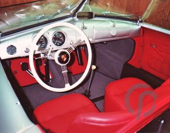 Porsche 356 Nr.1 Roadster Innenraum in rot