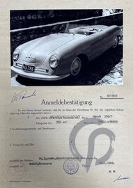 Die Anmeldebestätigung des Porsche 356 Nr. 1 Roadster von 1948 mit einem Autogramm von Dr. Wolfgang Porsche