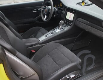 Carrera GTS (991)