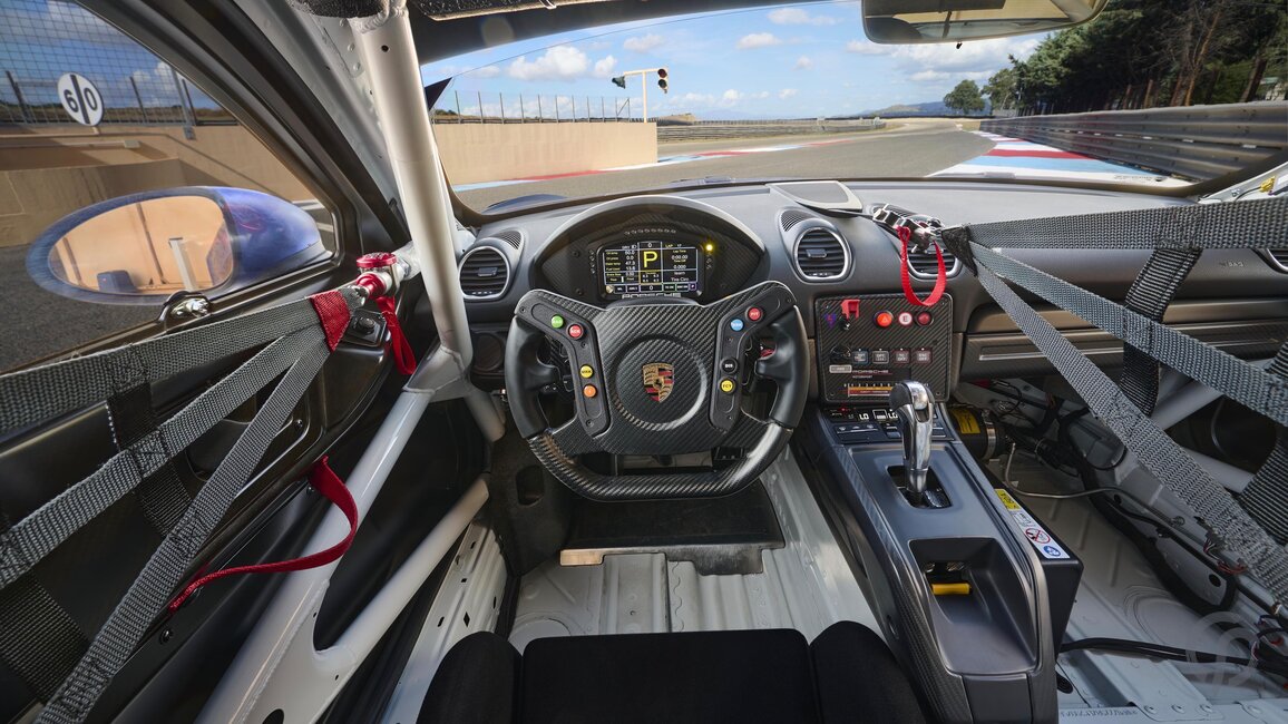 Porsche 718 Cayman GT4 RS Clubsport Fahrerraum